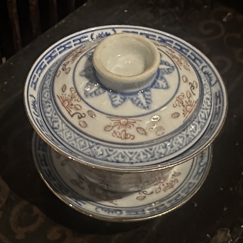 青花玲瓏加彩蓋碗