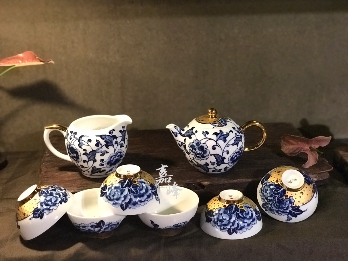 法華彩半鎏金青花牡丹茶具組