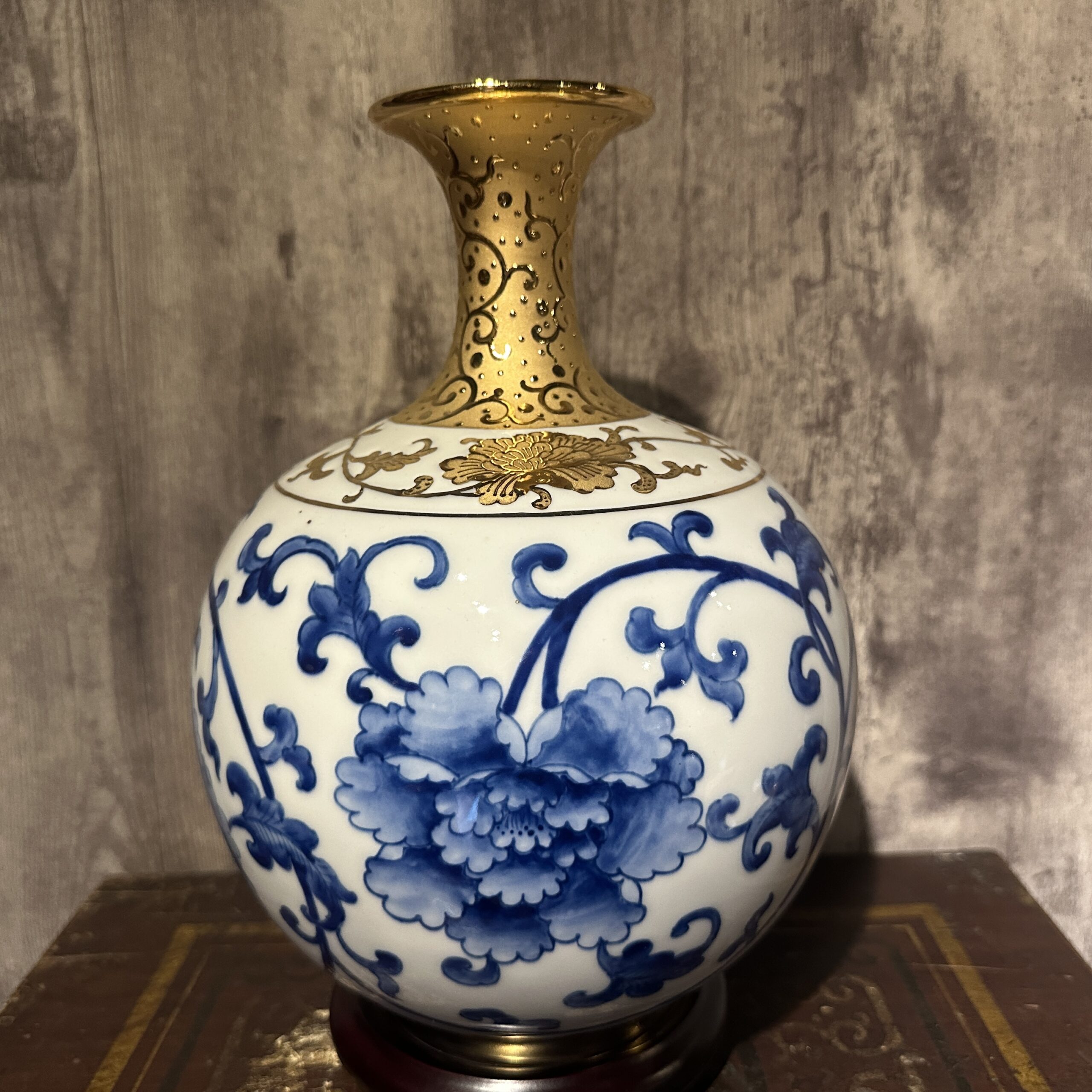 法華彩全鎏金頸青花牡丹天球瓶