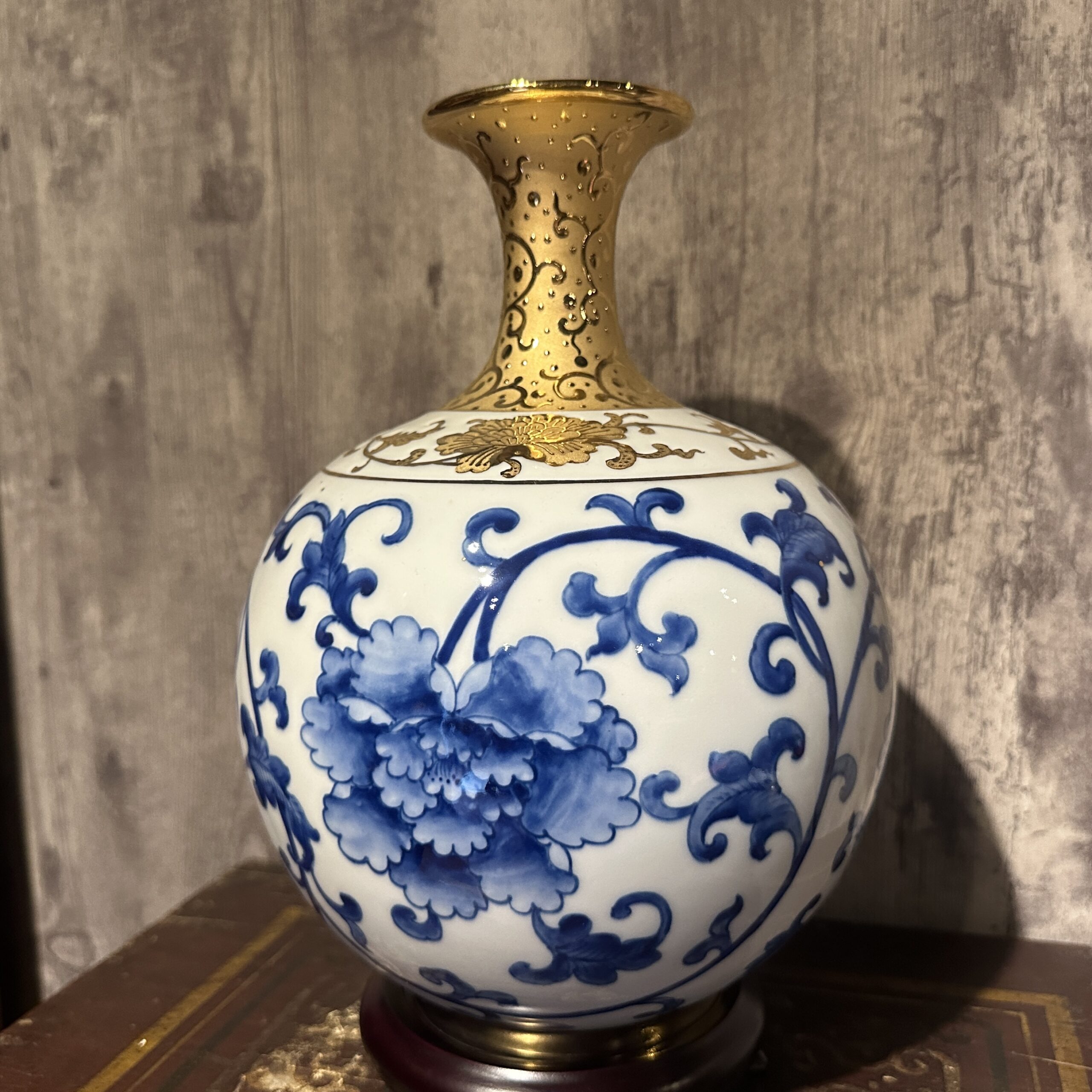 法華彩全鎏金頸青花牡丹天球瓶:圖片 4