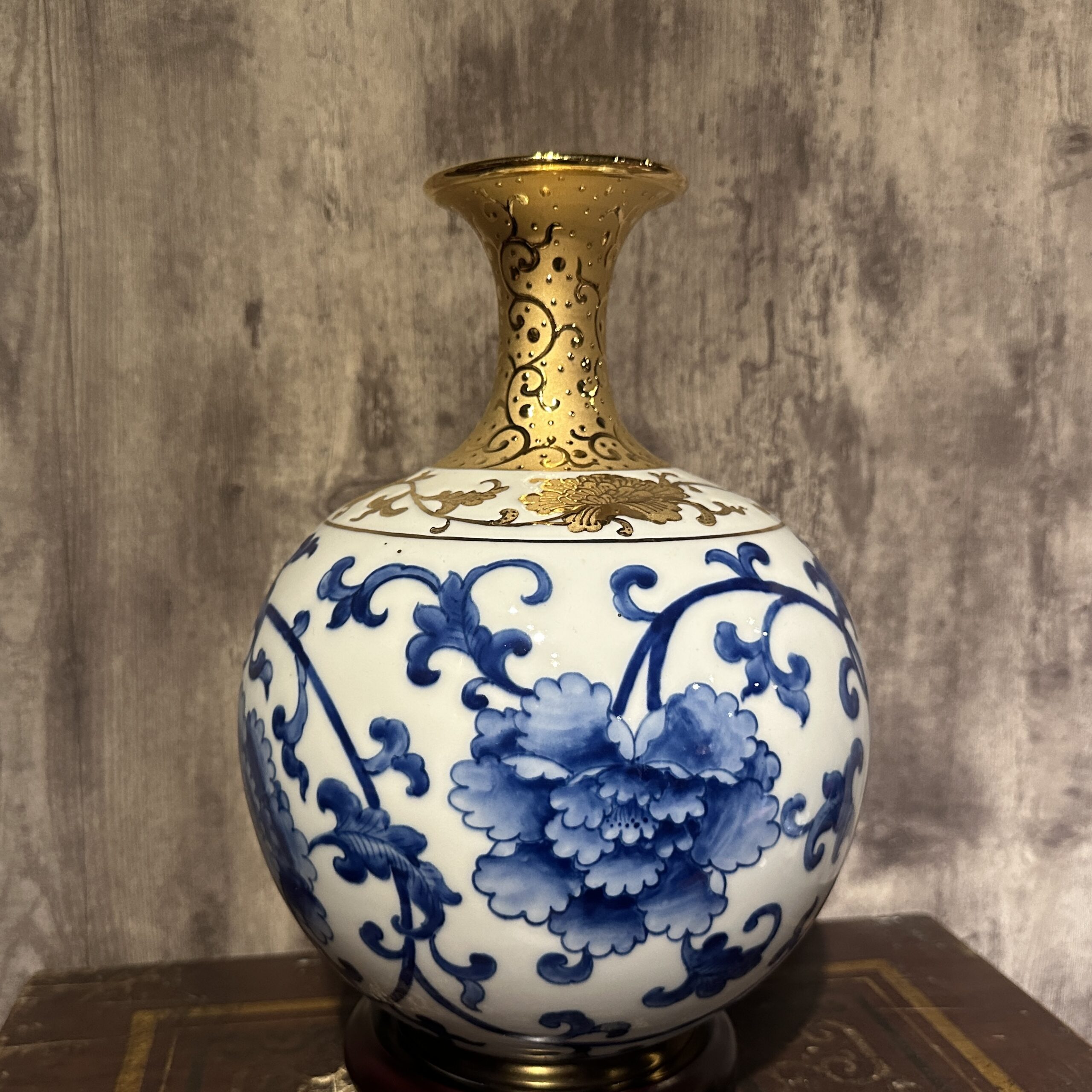 法華彩全鎏金頸青花牡丹天球瓶:圖片 5